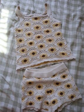 Jessica Simpson Cream and Yellow Sunflower Crochet Kids Matching Set